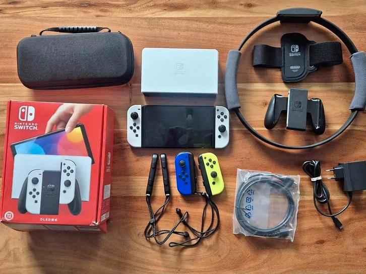 Nintendo Switch OLED + 4 Joy-Cons + Ring Fit + Accessoires, Games en Spelcomputers, Spelcomputers | Nintendo Switch, Zo goed als nieuw