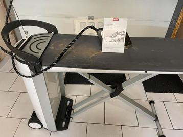 Table a repasser miele/ centrale repasseuse B3312 Fashion M, Electroménager, Enlèvement, Utilisé, Fer à repasser avec cordon