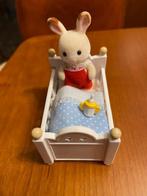 Sylvanian Het chocolade babykonijn en bedje 5017, Poppenhuis, Ophalen of Verzenden, Zo goed als nieuw