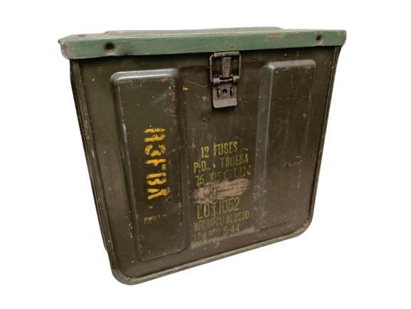 us koffer uit de Tweede Wereldoorlog 12 raketten 75H105H 44, Verzamelen, Militaria | Tweede Wereldoorlog, Ophalen of Verzenden