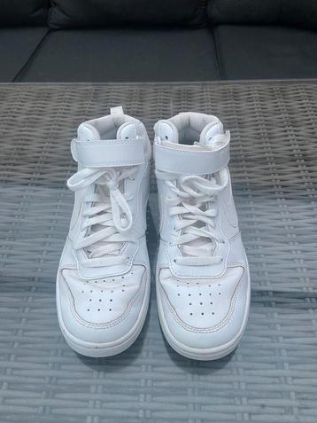 Baskets Nike blanches 