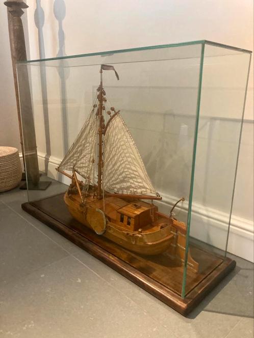 Maquette bateau bois chalutier pêcheur sous verre collection, Hobby & Loisirs créatifs, Modélisme | Bateaux & Navires, Comme neuf