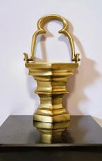 Wijwatervat in massief koper/brons., Antiek en Kunst, Antiek | Religieuze voorwerpen, Ophalen of Verzenden