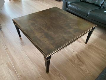 Table basse carrée en métal  disponible aux enchères