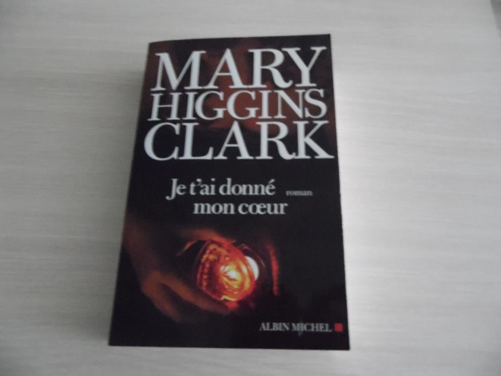 JE T'AI DONNÉ MON COEUR        MARY HIGGINS CLARK, Livres, Enlèvement ou Envoi, Comme neuf, Amérique, Mary Higgins Clark