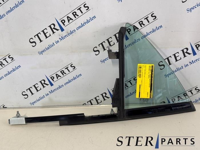 Portierruit 4Deurs rechts-achter van een Mercedes CLA, Auto-onderdelen, Ruiten en Toebehoren, Mercedes-Benz, Gebruikt, 3 maanden garantie