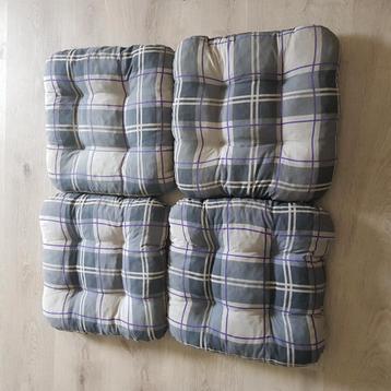 Lot de 4 coussins de chaises. Épais et confortables beschikbaar voor biedingen