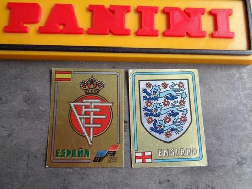 PANINI VOETBAL STICKERS EURO 84  WK EMBLEMEN 2X BADGES, Hobby en Vrije tijd, Stickers en Plaatjes, Ophalen of Verzenden
