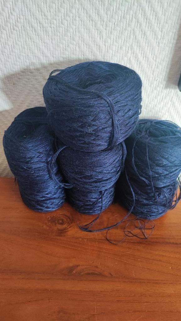 donkerblauwe navy wol verschillende bollen €4 voor het lot, Hobby en Vrije tijd, Breien en Haken, Zo goed als nieuw, Ophalen of Verzenden
