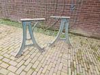 Oude gietijzeren machine poten, Ophalen