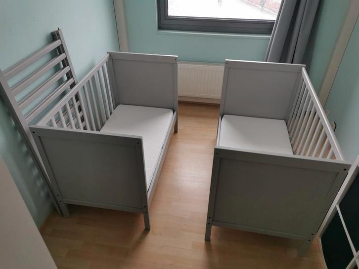 Babybed, ikea Sundvik grijs, Kinderen en Baby's, Kinderkamer | Bedden, Matras, Ophalen