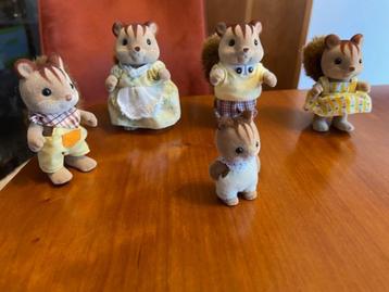 Rode eekhoorn uit de familie Sylvanian met baby.  