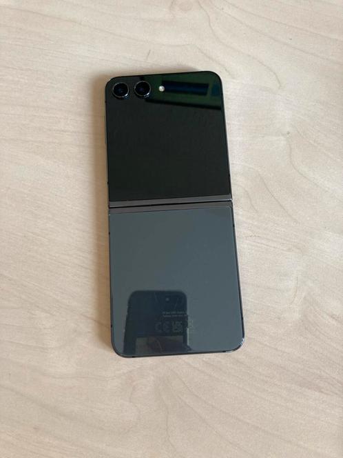 Sumsung Z flip 5+ Hoesjes, Telecommunicatie, Mobiele telefoons | Samsung, Zo goed als nieuw, Galaxy Z Flip, Zwart, Ophalen of Verzenden