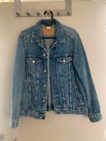 Jeans jas beschikbaar voor biedingen