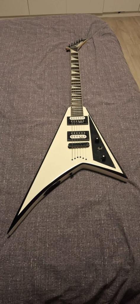 Jackson JS-serie Rhoads JS32T, Muziek en Instrumenten, Snaarinstrumenten | Gitaren | Elektrisch, Zo goed als nieuw, Solid body