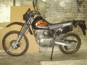 SUZUKI DR125 SE 1999 en Super Etat avec Seulement 2400 Km ! beschikbaar voor biedingen