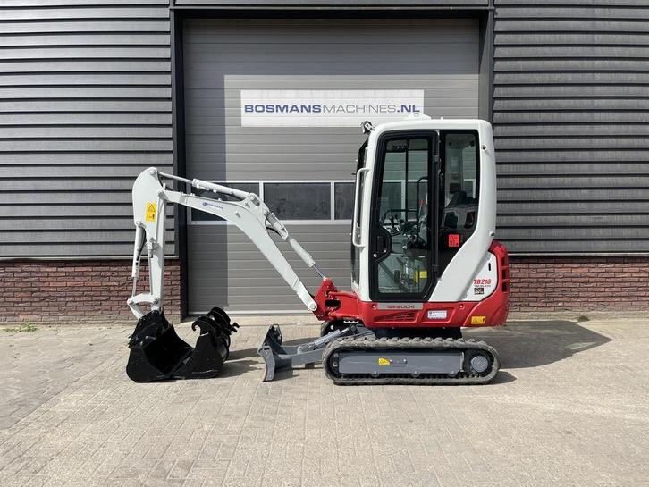 Takeuchi TB216 minigraver BJ 2024 50 uur €425 LEASE, Articles professionnels, Machines & Construction | Grues & Excavatrices, Excavatrice