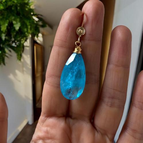 oorbellen blauwe natuurlijke steen verguld 14k, Handtassen en Accessoires, Oorbellen, Nieuw, Hangers, Goud, Blauw, Met kristal