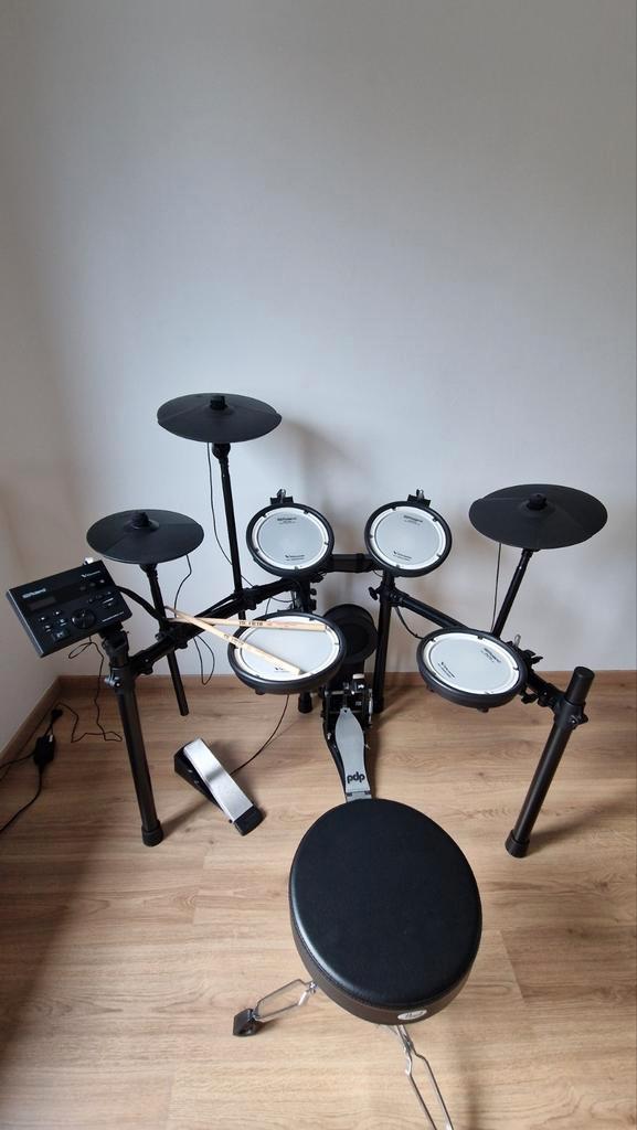 Roland elektronische drumset met accessoires, Muziek en Instrumenten, Drumstellen en Slagwerk, Zo goed als nieuw, Roland, Elektronisch