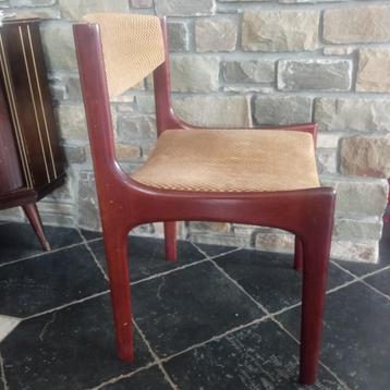  4 vintage stoelen beschikbaar voor biedingen