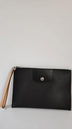 Pochette Longchamp en cuir noire, Bijoux, Sacs & Beauté, Porte-monnaie & Portefeuilles, Cuir, Enlèvement ou Envoi, Neuf