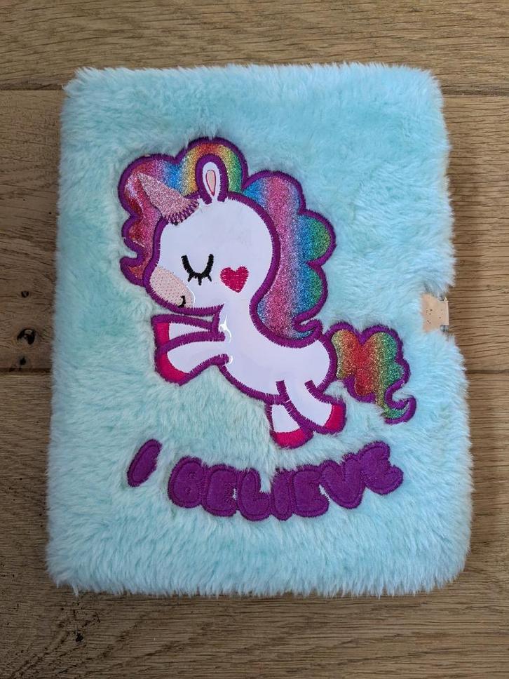 Journal secret avec fourrure et licorne, Hobby en Vrije tijd, Tekenen, Zo goed als nieuw, Papier, Schets- of Tekenboek, Ophalen of Verzenden