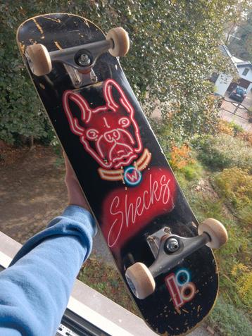 Goed skateboard met originele waarde van €300 beschikbaar voor biedingen