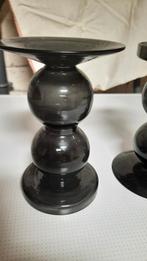 2 chandeliers noirs, Enlèvement