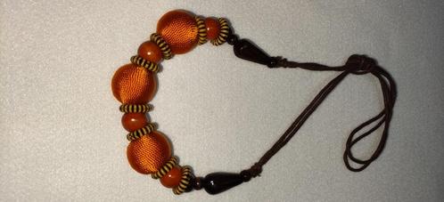 Zonnige Handgemaakte Kralenketting met Oranje Zijde en Amber, Handtassen en Accessoires, Overige Accessoires, Nieuw, Verzenden