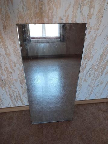 Spiegel van 90 x45 cm en spiegel van 75 x75 in goede staat beschikbaar voor biedingen