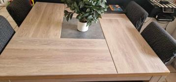 vierkante eetkamertafel voor 4 of 8 personen 140 cm beschikbaar voor biedingen