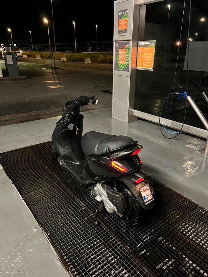 Zip iget 4t3v e5, Fietsen en Brommers, Scooters | Piaggio, Zo goed als nieuw, Zip, Klasse A (25 km/u), Benzine, Ophalen