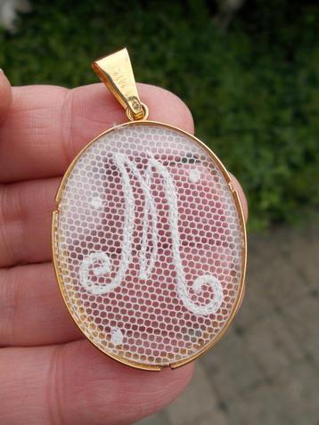 prachtige hanger locket met glas beschikbaar voor biedingen