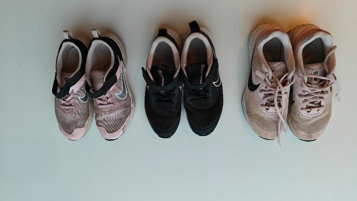 Loopschoenen NIKE 3 paar maten 34 35 en 35,5, Sport en Fitness, Loopsport en Atletiek, Gebruikt, Hardloopschoenen, Nike, Ophalen of Verzenden