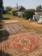 Set van 3 vloerkleden en 1 antiek uitgerekt wandtapijt, Ophalen