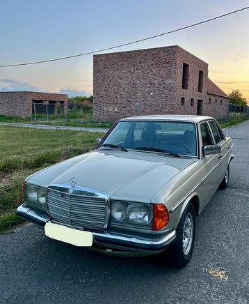 Mercedes W123 - 280E Benzine - Manueel - Oldtimer Gekeurd beschikbaar voor biedingen