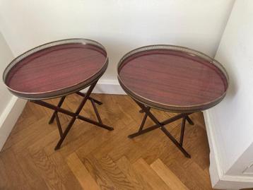 Set van 2 brocante bijzettafeltjes  beschikbaar voor biedingen