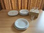 Platte- en soep-borden en korte-drank-glazen, Huis en Inrichting, Bord(en), Gebruikt, Effen, Ophalen