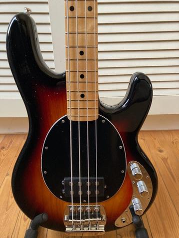 Music Man Stingray 70s bass beschikbaar voor biedingen