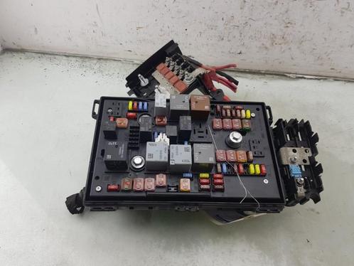 ZEKERINGKAST Opel Astra J GTC (PD2 / PF2) (01-2011/10-2018), Auto-onderdelen, Elektronica en Kabels, Opel, Gebruikt