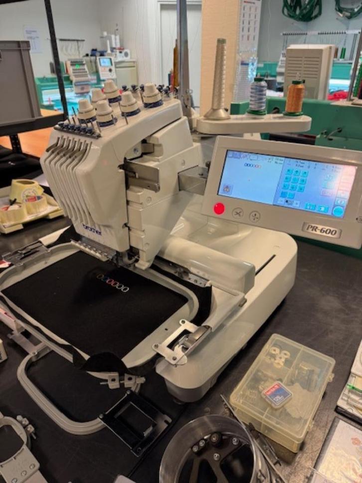 Borduurmachine BROTHER PR-600 met PE-Design 5 software., Hobby en Vrije tijd, Borduren en Borduurmachines, Gebruikt, Borduurmachine