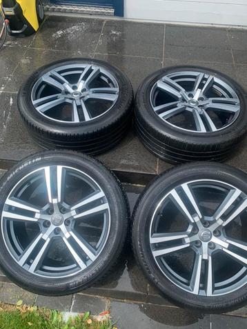 SET VAN 4 ORGINELE VOLVO VELGEN 20" beschikbaar voor biedingen