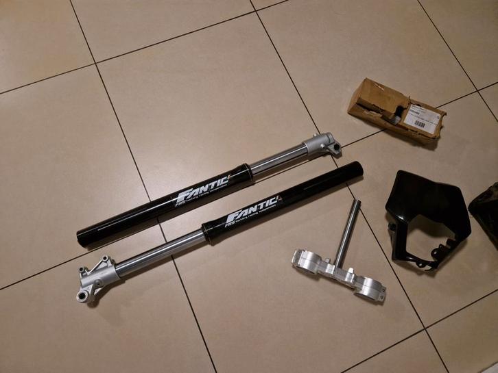 Voorvork Fantic xm50, Vélos & Vélomoteurs, Pièces de cyclomoteur | Général, Comme neuf, Cadre, Enlèvement