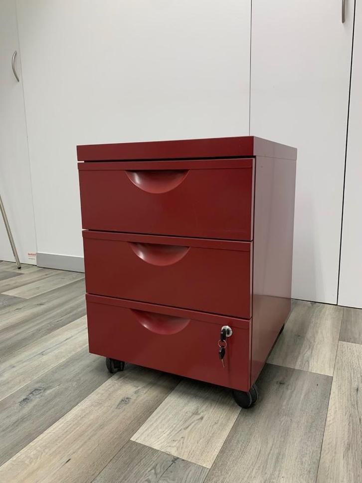 IKEA ERIK (3 laden) op wieltjes – Bordeaux/Rood – Metaal, Huis en Inrichting, Kasten | Ladekasten, Zo goed als nieuw, Metaal, 3 of 4 laden