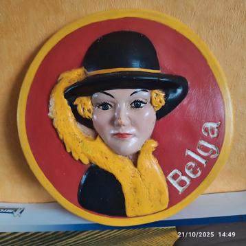 Oud BELGA-pleisterwerk. beschikbaar voor biedingen