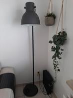 Staanlamp Hektar Ikea, donkergrijs, zware voet.., Huis en Inrichting, Lampen | Vloerlampen, Ophalen, Zo goed als nieuw