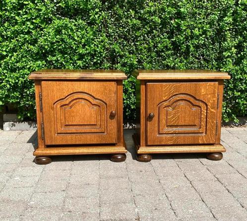 2 oude zware massief eiken houten nachtkastjes, Maison & Meubles, Chambre à coucher | Tables de chevet, Utilisé, Enlèvement