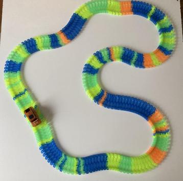 circuit de voiture fluo lumineuse (avec 1 voiture) beschikbaar voor biedingen
