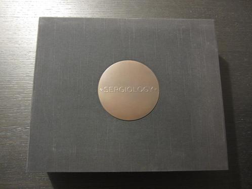 Sergiology [deluxe limited + numbered set] box - boek -audio, Livres, Livres de cuisine, Enlèvement ou Envoi