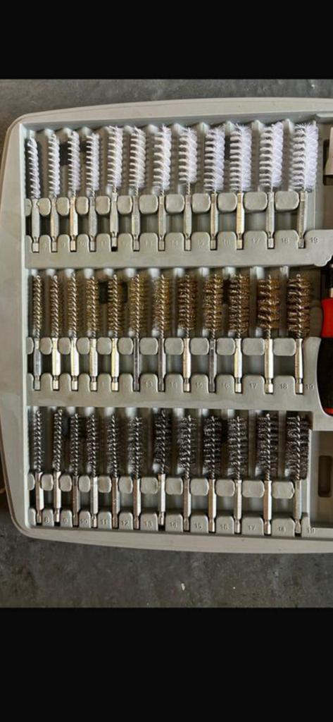 Borstelset, NIEUW, BIEDEN, Doe-het-zelf en Bouw, Overige Doe-Het-Zelf en Bouw, Zo goed als nieuw, Ophalen